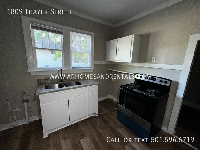 Building Photo - 1809 Thayer St. | $725| 2 beds, 1 full bath