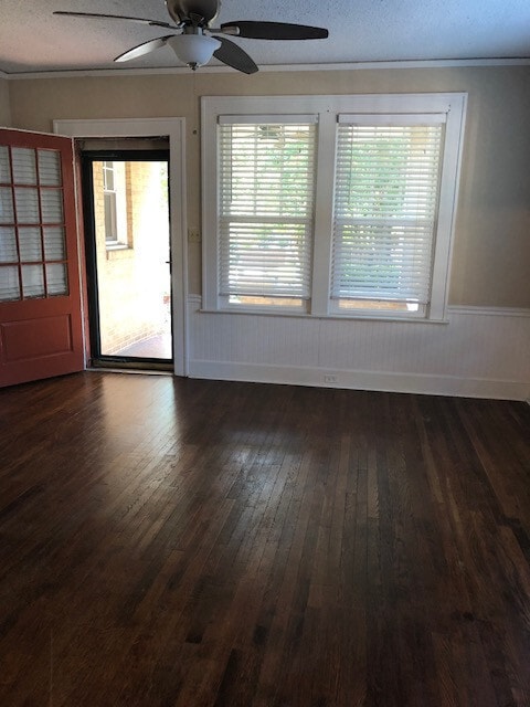 Building Photo - Move In Special -2 Bedroom 1.5 bathroom-We...