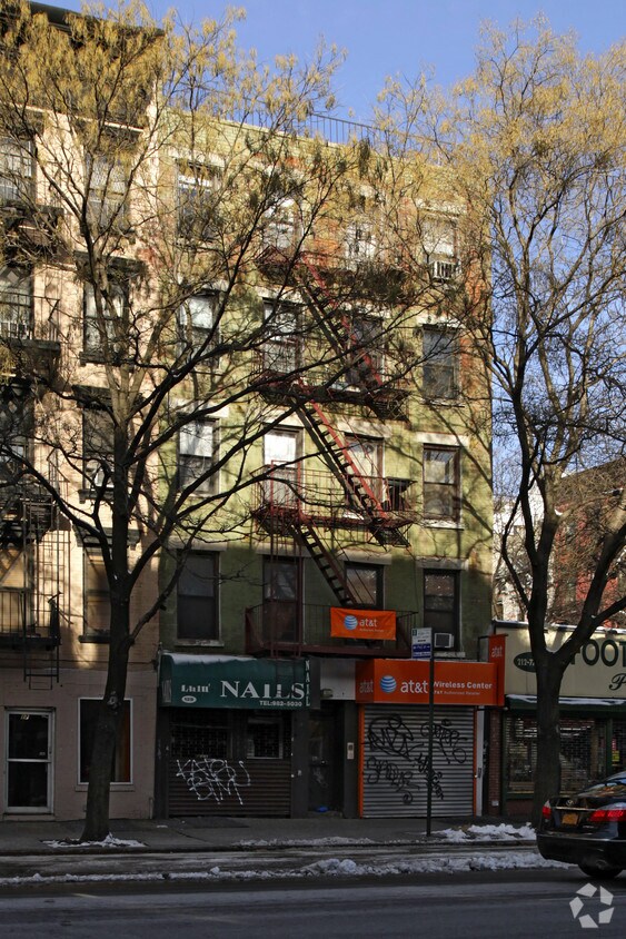 Foto principal - 129 First Ave