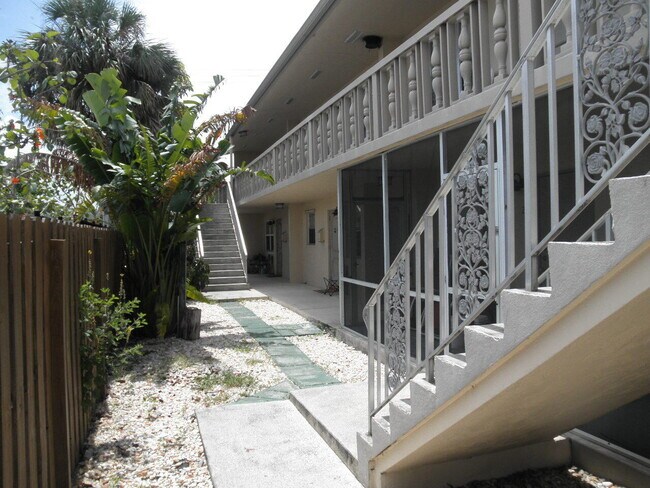Building Photo - 817 S Federal Hwy