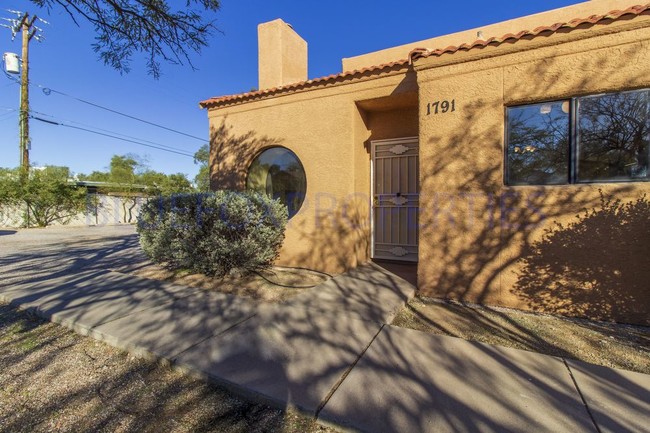 Foto del edificio - 2-Story w/ Bedroom Loft, Fenced Yard, Central