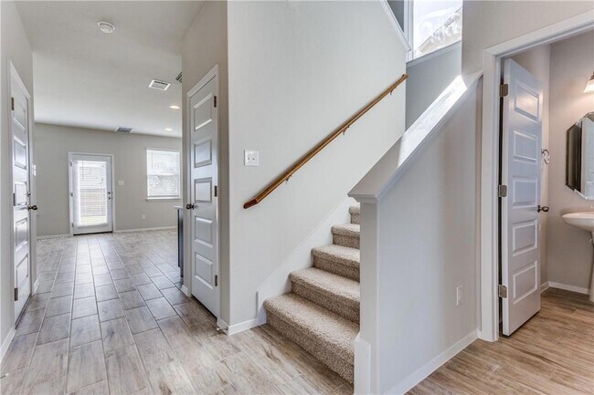 Building Photo - 131 Trailside Ln