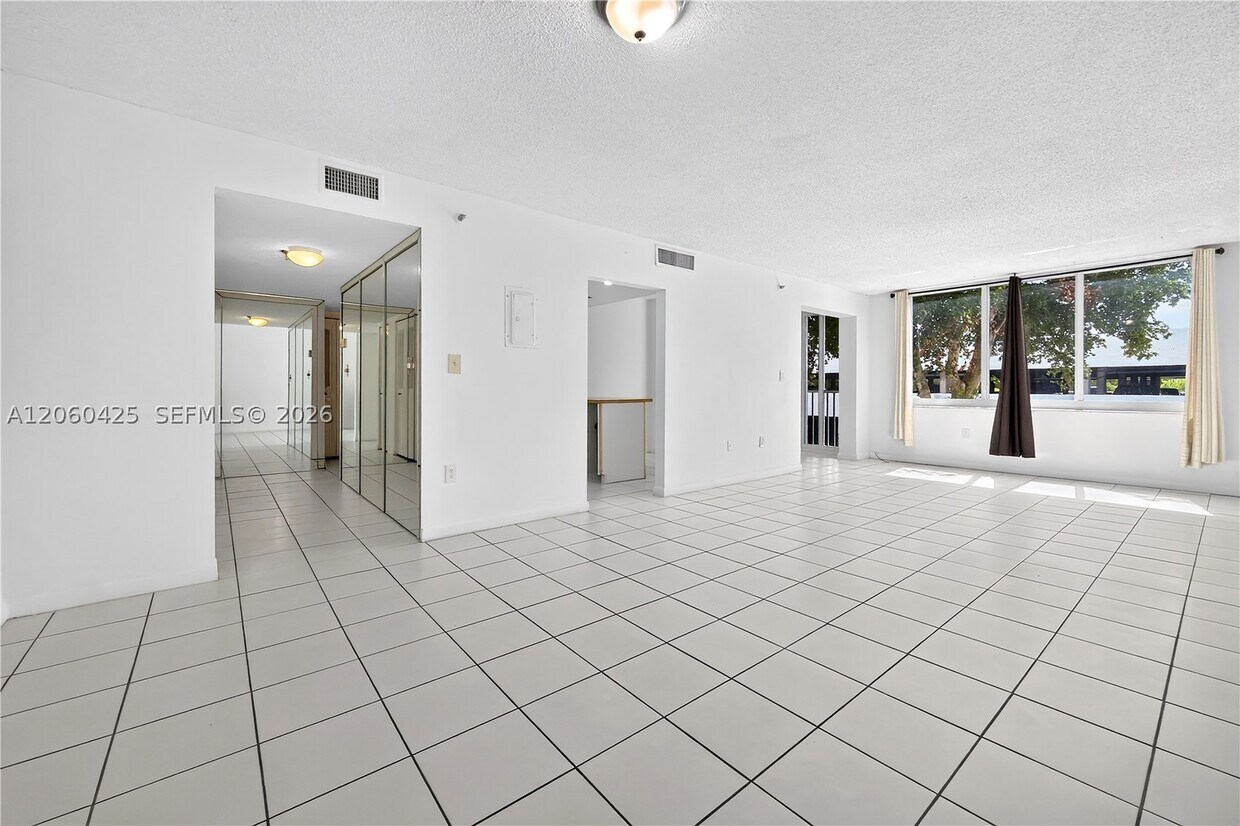 Foto del edificio - 17890 W Dixie Hwy