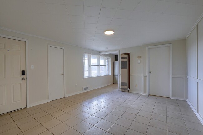 Building Photo - 12548 South Ln