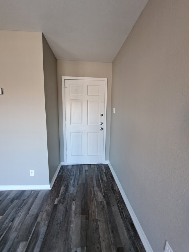 Entry - Hillcrest Apartments