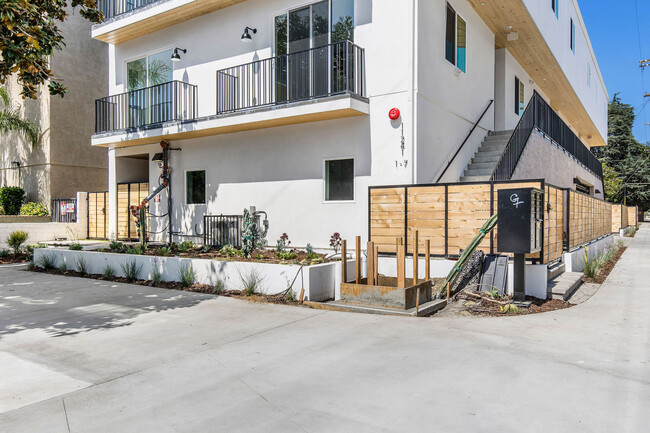 Building Photo - 11241 Morrison St