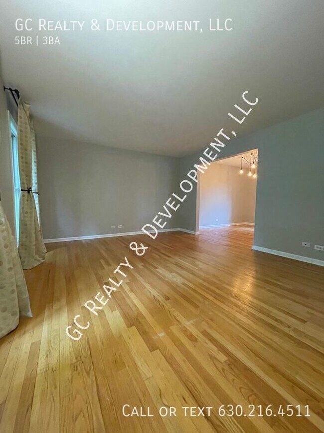 Building Photo - ** INDIAN LAKES BEAUTY / 5 BDRMS / 3 BTHS ...