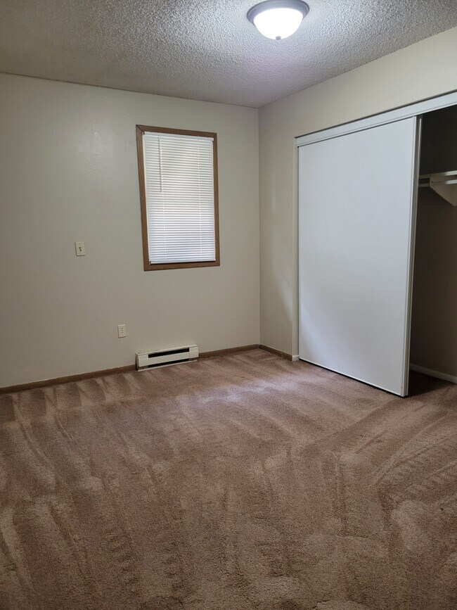 Colonial Park Apartments Apartments in Tonganoxie, KS