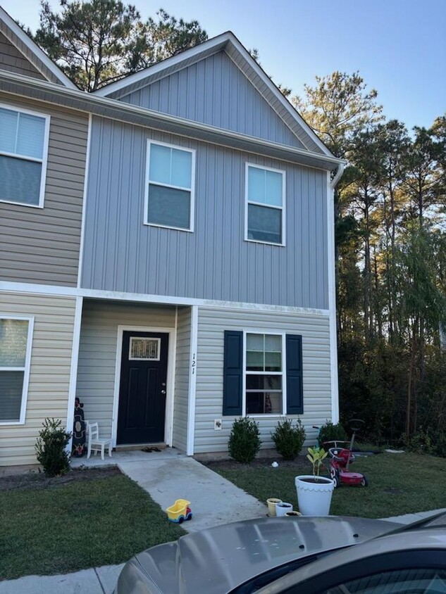 Primary Photo - Beautiful 2 bedroom, 2.5 bath townhome Hol...