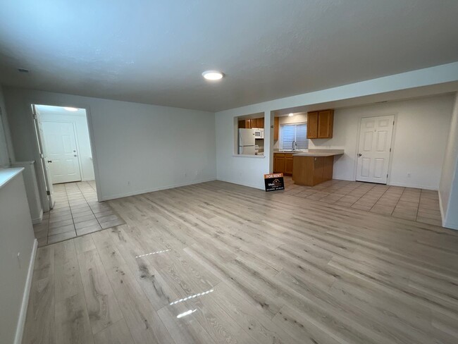 Building Photo - 4422 S