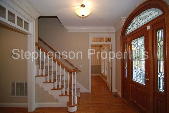 Building Photo - 711 Oxenbridge Ct