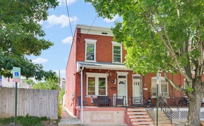 Building Photo - 413 Hamilton St
