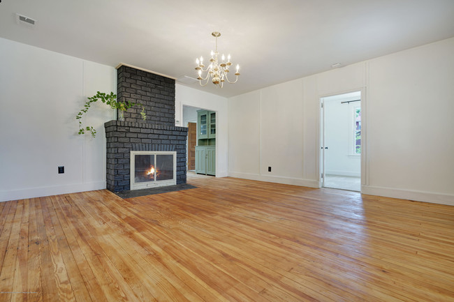 Building Photo - 409 Forepeak Ave