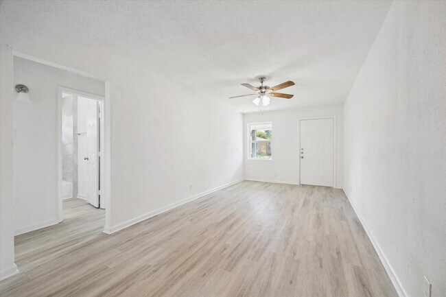 Foto del edificio - 5111 Clover St