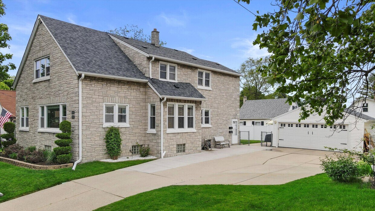 9828 W Montana Ave, West Allis, WI 53227 Townhome Rentals in West