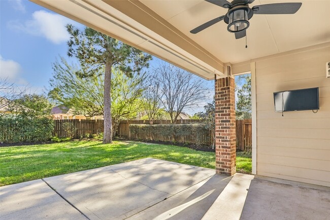 Foto del edificio - 16942 Lake Willowby Ln