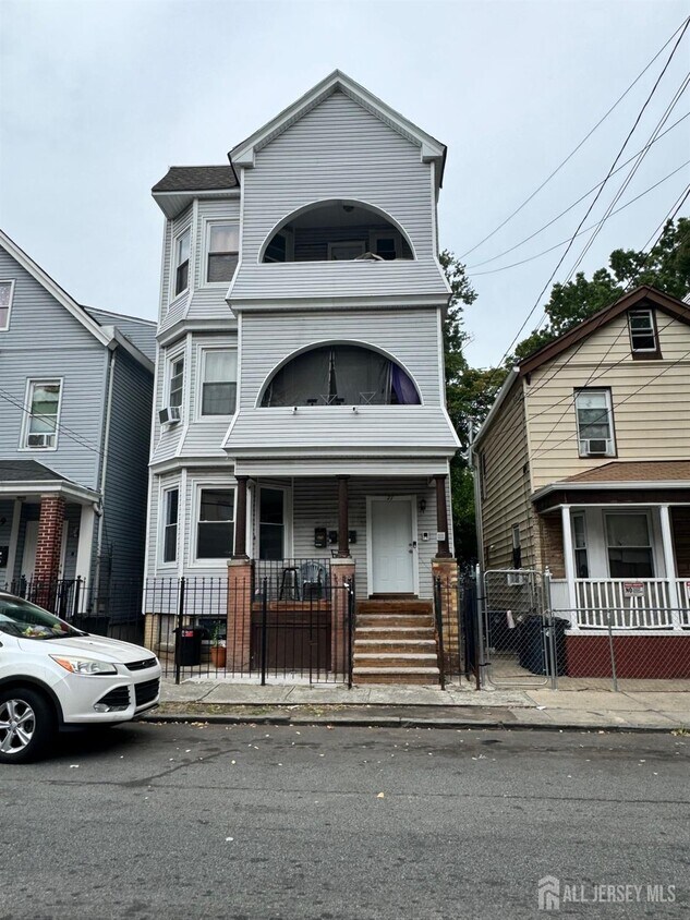 Primary Photo - 27 Alexander St