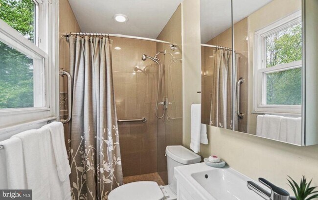 Foto del edificio - 9001 Bannister Ln