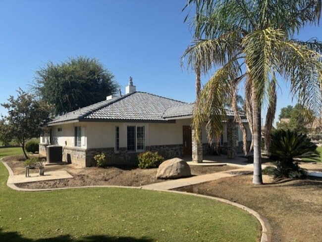 Building Photo - Spacious 4-Bedroom Home on 2.5 Acres with ...