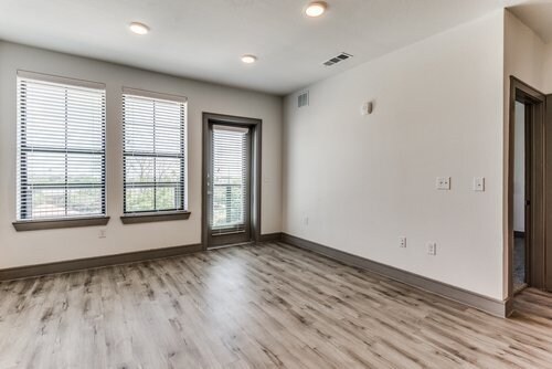 Foto del edificio - Stylish Studio Rentals: Modern Comfort and...