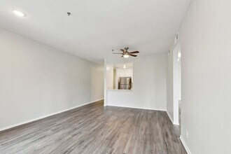 Interior Photo - 845 S. Kingsley