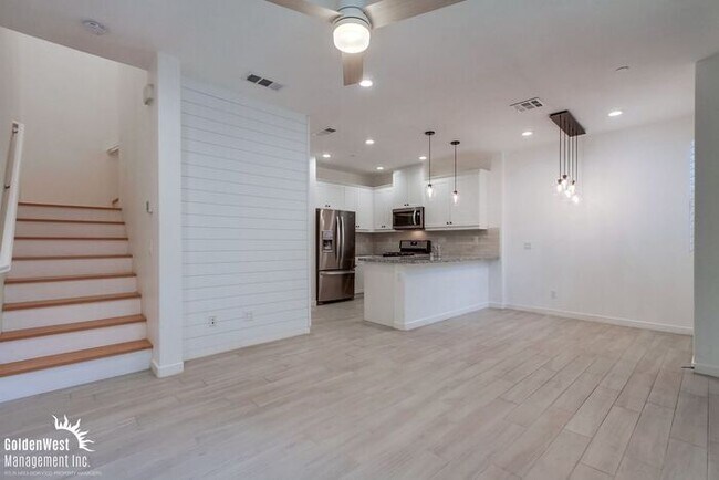 Foto del edificio - Stunning 3Bdm 2.5Ba Townhouse in Gated Com...
