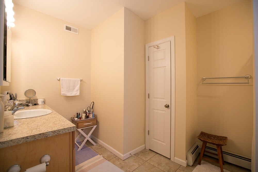 Foto principal - 7115 Monmouth Ave