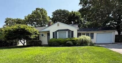 Building Photo - 25 Huckleberry Ln