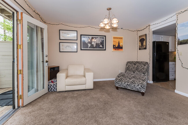 Foto del edificio - 4BD/ 3.5BA Furnished Townhome in South Bou...