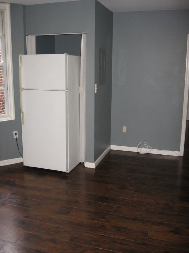 Building Photo - 1506 W Ruscomb St