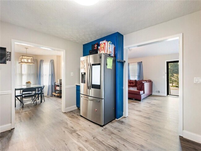 Foto del edificio - 443 Rhett Dr