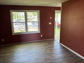 Building Photo - 9000 Oak Ct