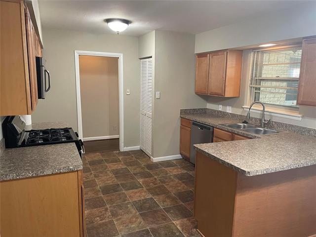 Building Photo - 2532 Highwood Dr