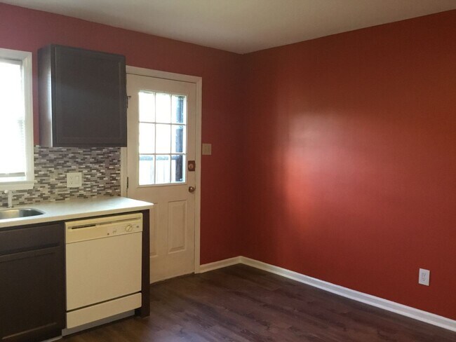 Foto del edificio - 486 Willowspring Ln