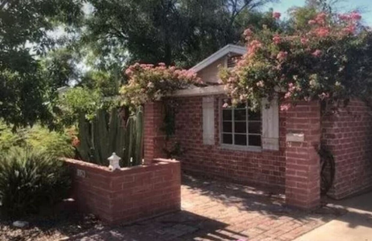 Primary Photo - UNIQUE PROPERTY, AMAZING NEIGHBORHOOD, ENO...
