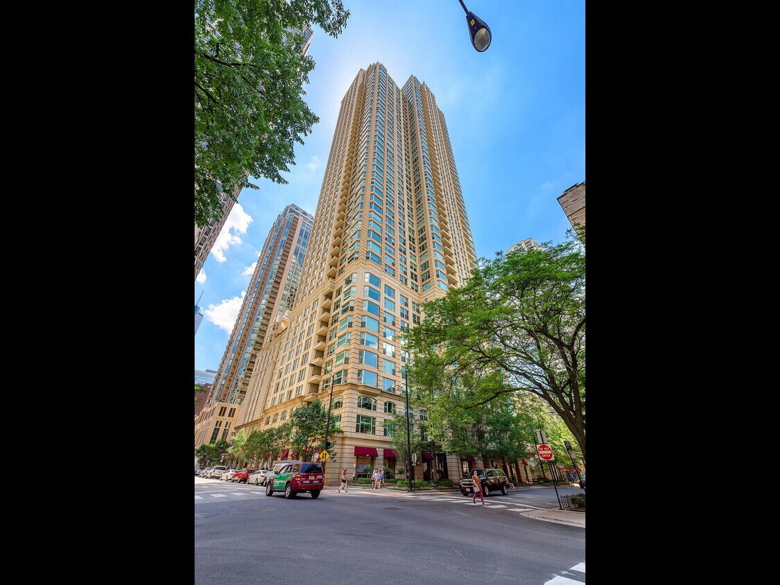Primary Photo - 25 E Superior St