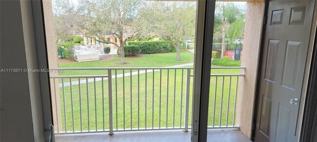 Building Photo - 231 SW Palm Dr  202 Port St. Lucie Fl 34986