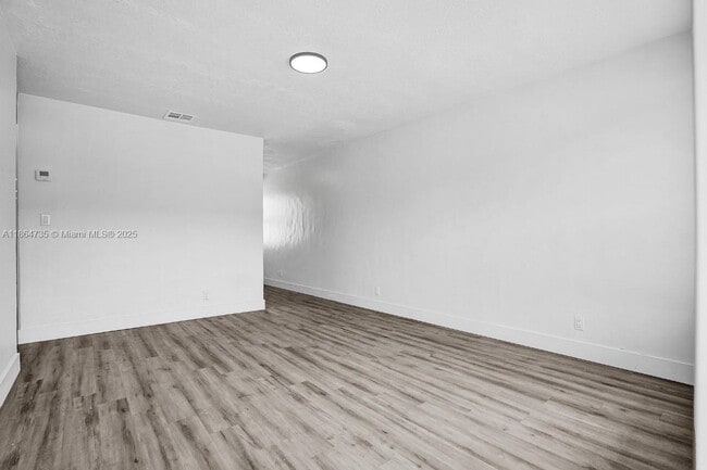 Foto del edificio - 1300 NE 2nd Ave