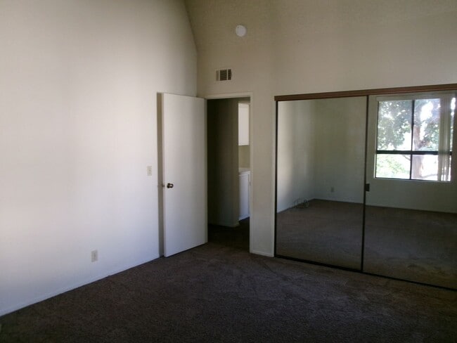Foto del edificio - 4943 Embassy Way
