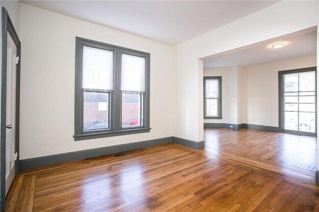 Building Photo - 304 Broadway