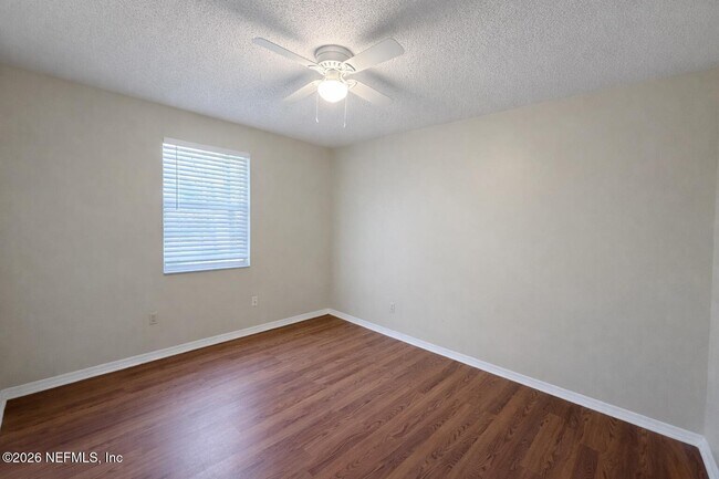 Foto del edificio - 7 Mitchell Ave