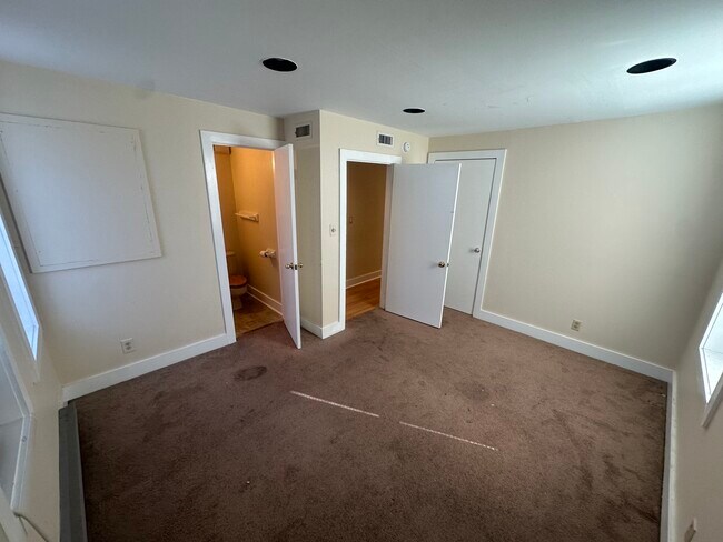 Dormitorio principal - 243 W Main St