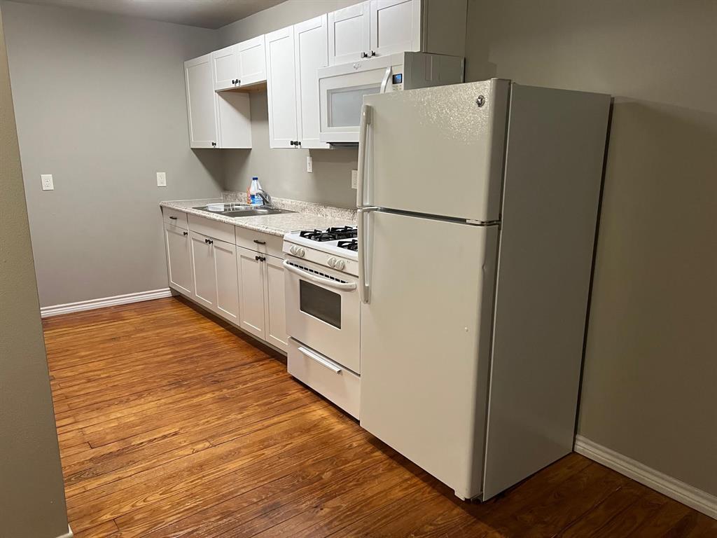 301 S 6th St Unit B, La Porte, TX 77571 Room for Rent in La Porte, TX