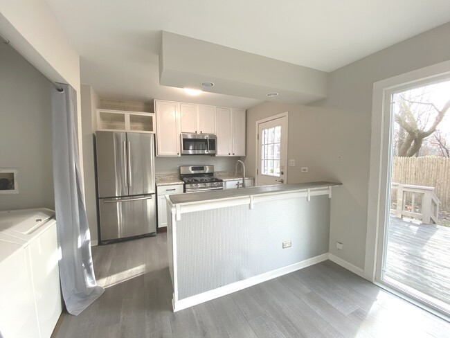 Building Photo - 217 W Fairfield Ct