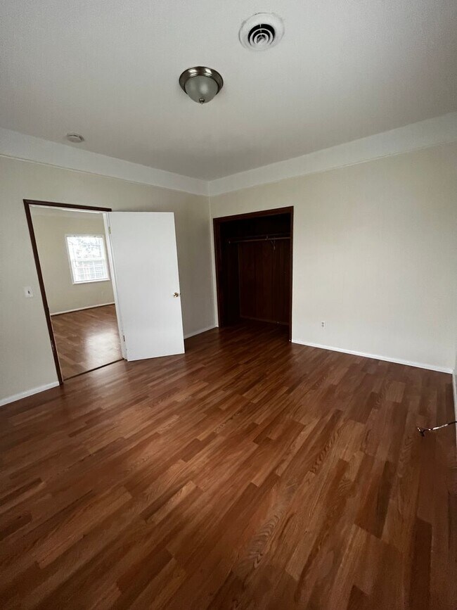Foto del edificio - **OFFERING $100 MOVE IN CREDIT**Cute 2 Bed...