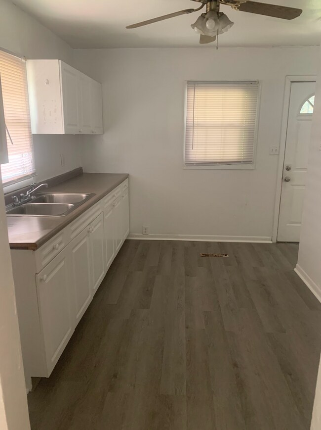 Foto del edificio - 311 Ernst Ave