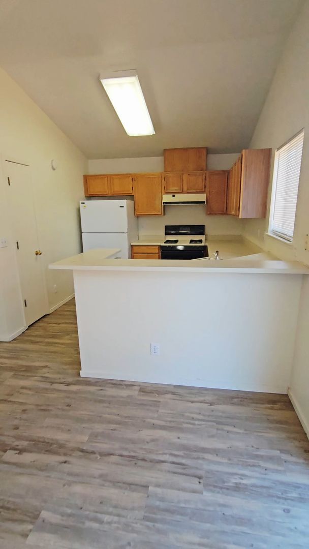 Building Photo - 2 Bed 2 bath 2 car garage Sierra Highlands home For Rent