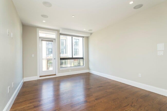 Building Photo - 291 D St