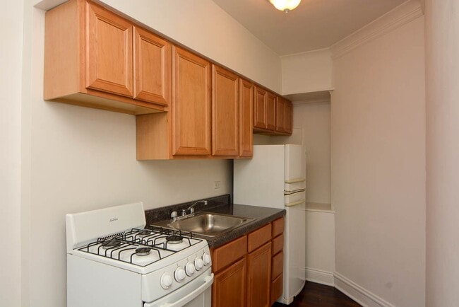 Building Photo - 4752 N Paulina St