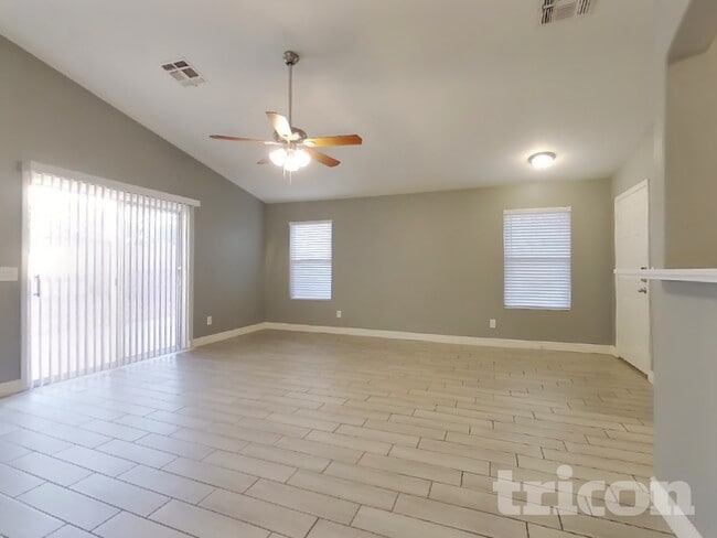 Building Photo - 8610 W Echo Ln